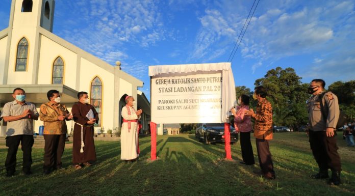 Bupati Landak Resmikan Gereja Katolik Santo Petrus Stasi Ladangan
