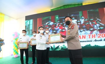 Bupati Karolin Terima Penghargaan Pelaksanaan Imunisasi Rutin se-Kalbar