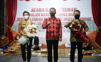Atusias Masayarakat Landak Hantarkan Purna Tugas Bupati Dan Wakil Bupati