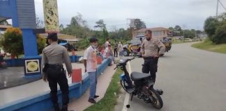 Polisi Bubarkan Pesta Kelulusan Pelajar SMA di Jalan Raya