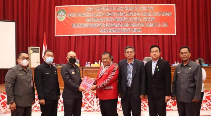 Pj Bupati Landak Sampaikan Pidato Pengantar Raperda Pertanggungjawaban Pelaksanaan APBD Tahun Anggaran 2021