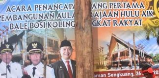 Sekda Ketapang Tancap Tiang Pertama Dimulainya Pembanguan Aula Kerajaan Hulu Aik
