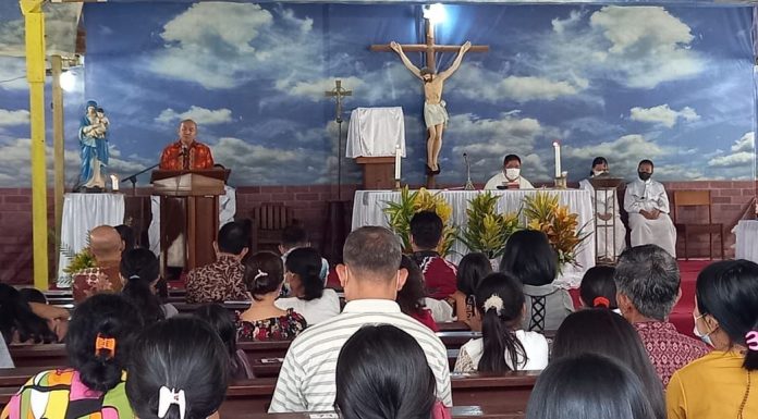 Pj. Bupati Landak Ikuti Pelaksanaan Misa di Gereja ST Yohanes Pemandi Pahauman