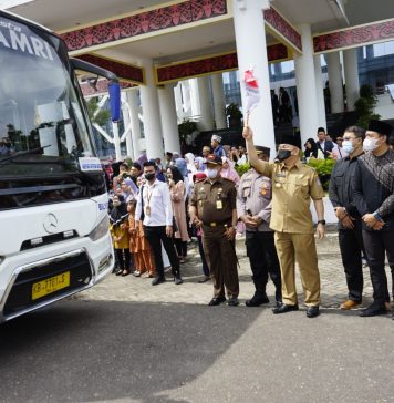 25 Jemaah Calon Haji Kabupaten Landak Diberangkatkan