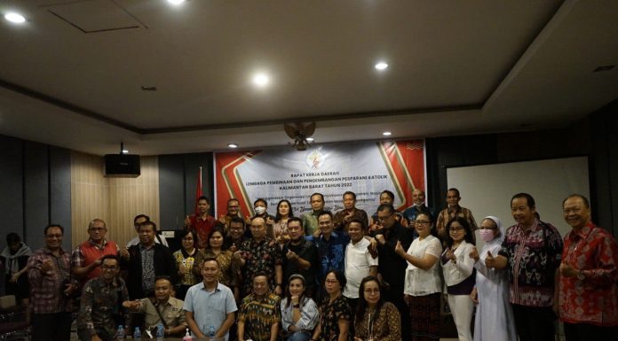 Pj Bupati Landak Samuel Tutup Rakerda LP3KD Kalbar Tahun 2022