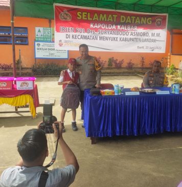 Kunjungi Desa Darit Kapolda Kalbar Ajak Warga Jaga Kamtibmas Daerah