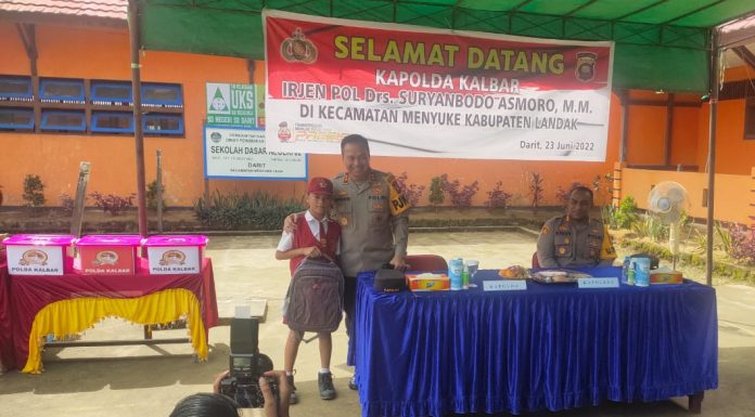 Kunjungi Desa Darit Kapolda Kalbar Ajak Warga Jaga Kamtibmas Daerah