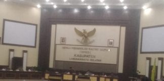 Listik Kerap Padam Warnai Sidang Paripurna DPRD Labusel