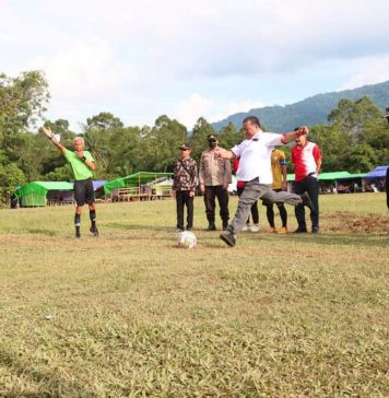 Ketua DPRD Landak Heri Saman Buka Turnamen Sepak Bola Pahuman Cup