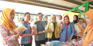 Ketua dan Wakil Ketua PKK Ketapang Jadi Juri Penilaian Lomba PKK Tingkat Kecamatan