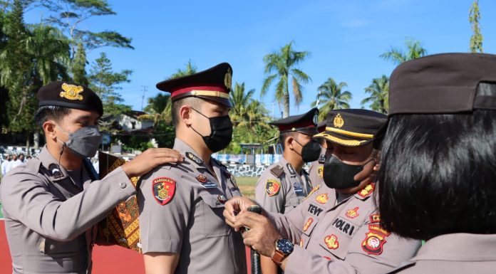 Dimomen HUT Bhayangkara ke-76, 42 Personel Polres Landak Dapat Kenaikan Pangkat