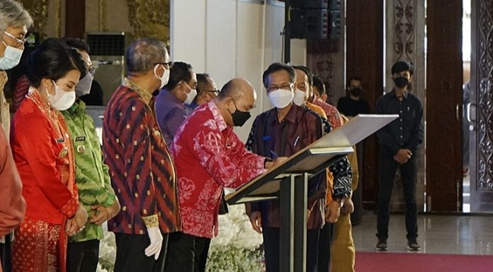 Pj Bupati Landak Samuel Hadiri Kegiatan High Level Meeting TP2DD