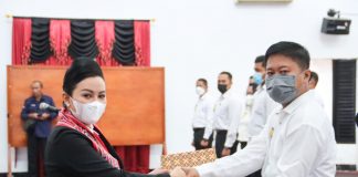 Lantik Pengurus FORKI Landak, Ini Pesan Ketua Umum FORKI Kalbar Karolin Margret Natasa