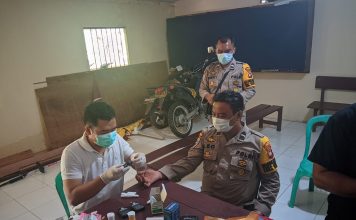 Warga Desa Darit dan Anggota Polsek Menyuke Cek Kesehatan Penyakit Tidak Menular