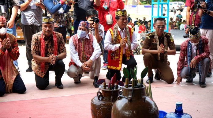 Anem : Gawai Dayak Ajang Promosi Budaya Masyarakat Suku Dayak