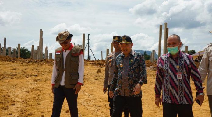 Pj Bupati Landak Samuel Tegaskan Jangan Ada Penyimpangan Pembangunan Rumah Sakit Pratama di Mempawah Hulu