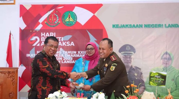 Ketua DPRD Landak Heri Saman Hadiri Syukuran Hari Bhakti Adhyaksa ke 62- Kejaksaan Negeri Landak