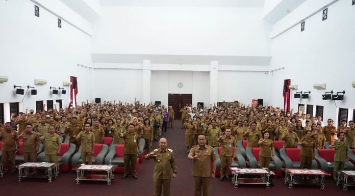 Pj Bupati Pimpin Rapat Kerja Bersama Kepala Sekolah SD dan SMP se Kabupaten Landak