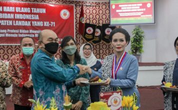 Pj Bupati Landak Samuel Buka Kegiatan HUT Ikatan Bidan Indonesia ke- 71