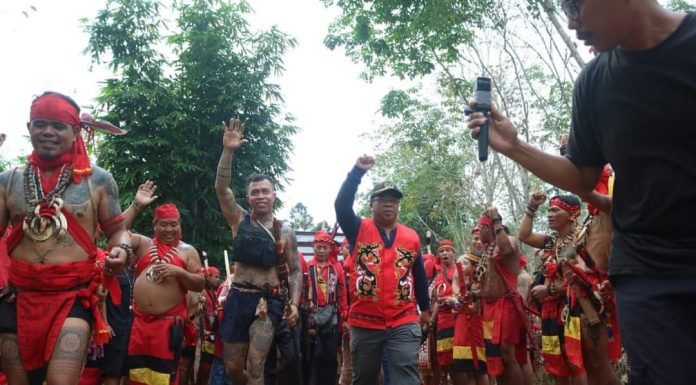 Heri Saman Hadiri Perayaan Ulang Tahun Pimpinan Besar Pasukan Merah Tariu Borneo Bangkule Rajakng