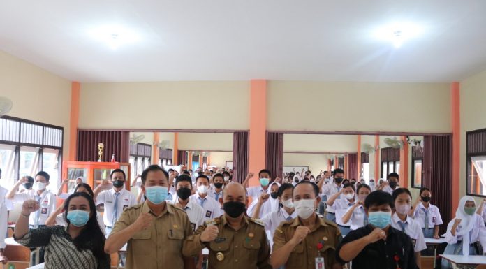 Pelajar SMA di Ngabang Dibekali Pendidikan Politik
