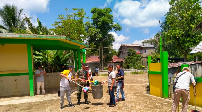 HUT Ke-10 IWO Landak Gelar Bakti Sosial Bersihkan Rumah Ibadah