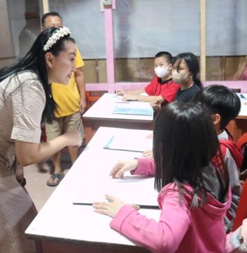 Karolin Dukung Les Bahasa Mandarin Untuk Generasi Muda