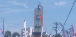 Warga Sayangkan Maraknya Spanduk dan Umbul-Umbul Dipasang di Tugu Bundaran Simpang Tiga Kotapinang