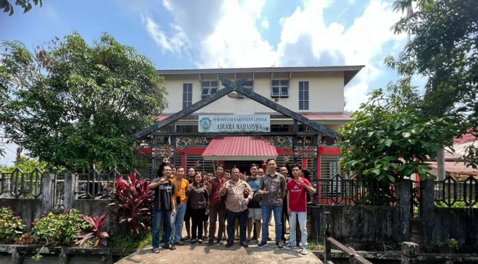 Ketua DPRD Heri Saman Serap Aspirasi Mahasiswa Saat Kunjungi Asrama Mahasiswa Landak di Kota Pontianak