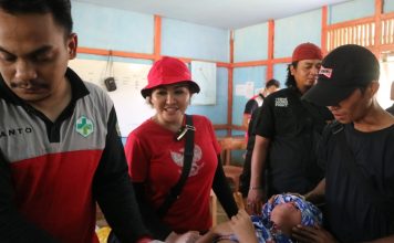Karolin Laksanakan Baksos Sunatan Massal dan Vaksinasi Booster