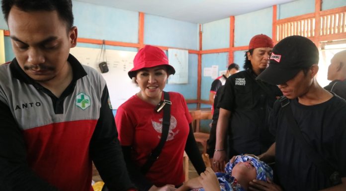 Karolin Laksanakan Baksos Sunatan Massal dan Vaksinasi Booster
