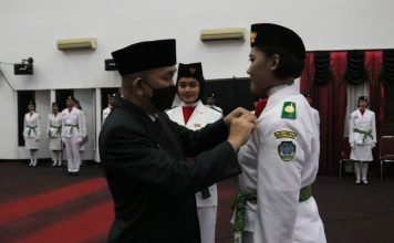 29 Anggota Paskibraka Kabupaten Landak Dikukuhkan Pj Bupati Samuel