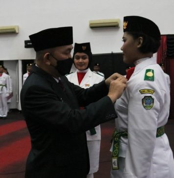 29 Anggota Paskibraka Kabupaten Landak Dikukuhkan Pj Bupati Samuel