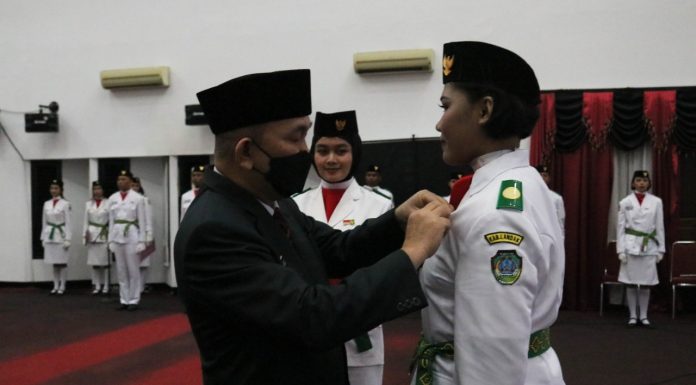29 Anggota Paskibraka Kabupaten Landak Dikukuhkan Pj Bupati Samuel