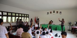 Peringati Hari Jadi Polwan ke-74, Polwan Polres Landak Kunjungi SLB Negeri Ngabang