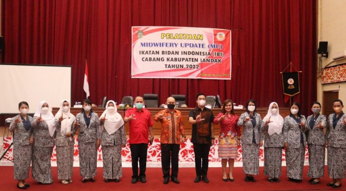 Pj Bupati Samuel Buka Pelatihan Midwifery Update IBI Cabang Kabupaten Landak