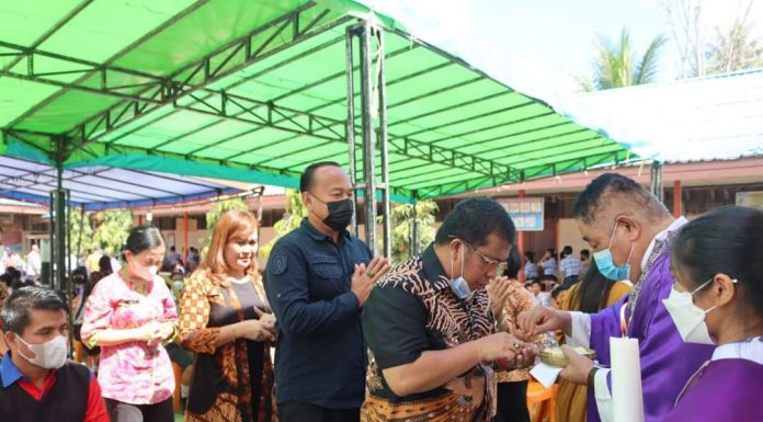 SMP Negeri 01 Sengah Temila Gelar Misa Arwah, Doakan Para Korban Meninggal Dalam Insiden Kecelakaan