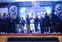 Malam Penghargaan Asosiasi Futsal Ketapang, Wabup dan Sekda Ketapang Kompak Angkat Piala