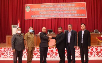 Pemkab Landak Sampaikan Nota Keuangan dan Raperda Perubahan APBD Tahun Anggaran 2022 ke DPRD