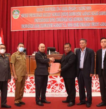 Pemkab Landak Sampaikan Nota Keuangan dan Raperda Perubahan APBD Tahun Anggaran 2022 ke DPRD