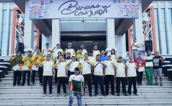 Wabup Ketapang Farhan Bagikan Bonus Pada Atlet Berprestasi di Puncak Haornas