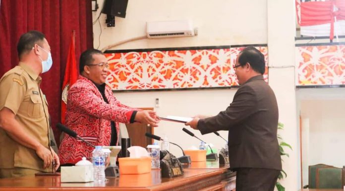 Fraksi DPRD Landak Tanggapi Nota Keuangan dan Raperda APBD Perubahan Tahun Anggaran 2022