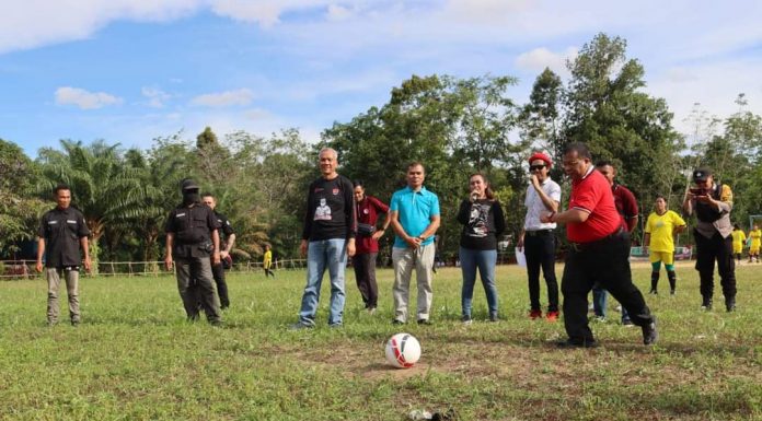 Buka Turnamen Sepak Bola Panglima Batu Cup, Heri Saman Harapkan Jaring Atlet Muda Berbakat