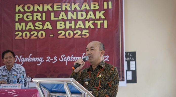 Pj Bupati Landak Buka Konferensi Kerja Kabupaten II PGRI Landak 2022