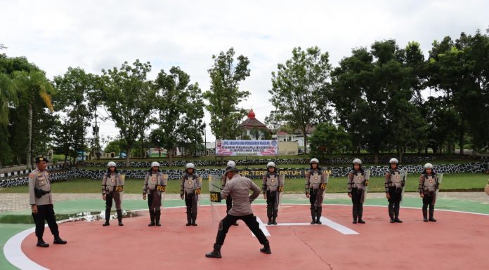 Jelang Pilkades, Polres Landak Gelar Latihan Pengendalian Masa