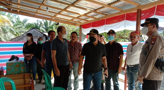 Pj Bupati Landak Tinjau Persiapan Pilkades di TPS 9 Keranji Mancal
