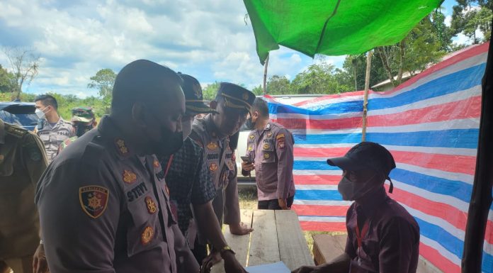 Kapolres Landak Tinjau Langsung Pelaksanaan Pilkades di Desa Keranji Mancal