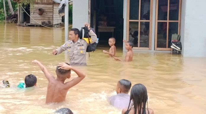 Banjir Rendam Sejumlah Rumah Warga dan Fasilitas Umum di Landak
