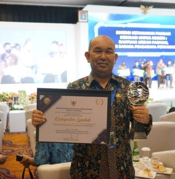 Pemkab Landak Raih Pengharagaan Kabupaten Tingkat Pengendalian Inflasi Terbaik di Wilayah Kalimantan