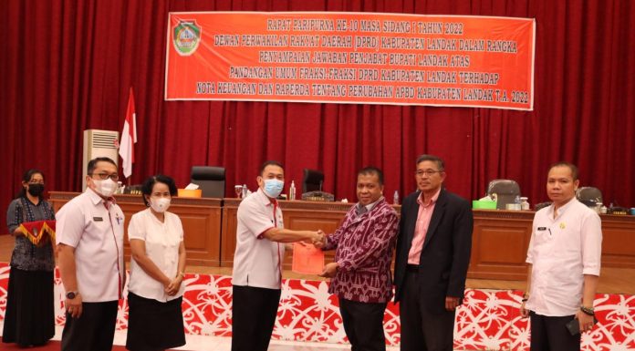 Eksekutif Tanggapi Pandangan Umum Fraksi DPRD Terhadap Nota Keuangan dan Raperda Perubahan APBD 2022